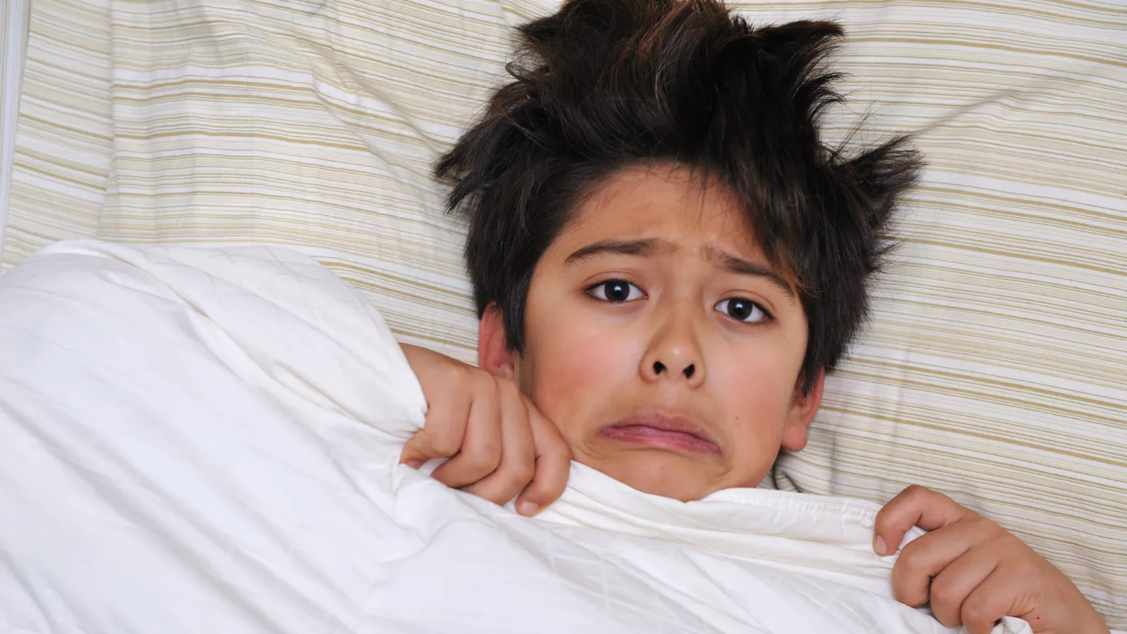 מחרדת פרידה לעצמאות: התמודדות אפקטיבית עם ילד שמפחד לישון לבד